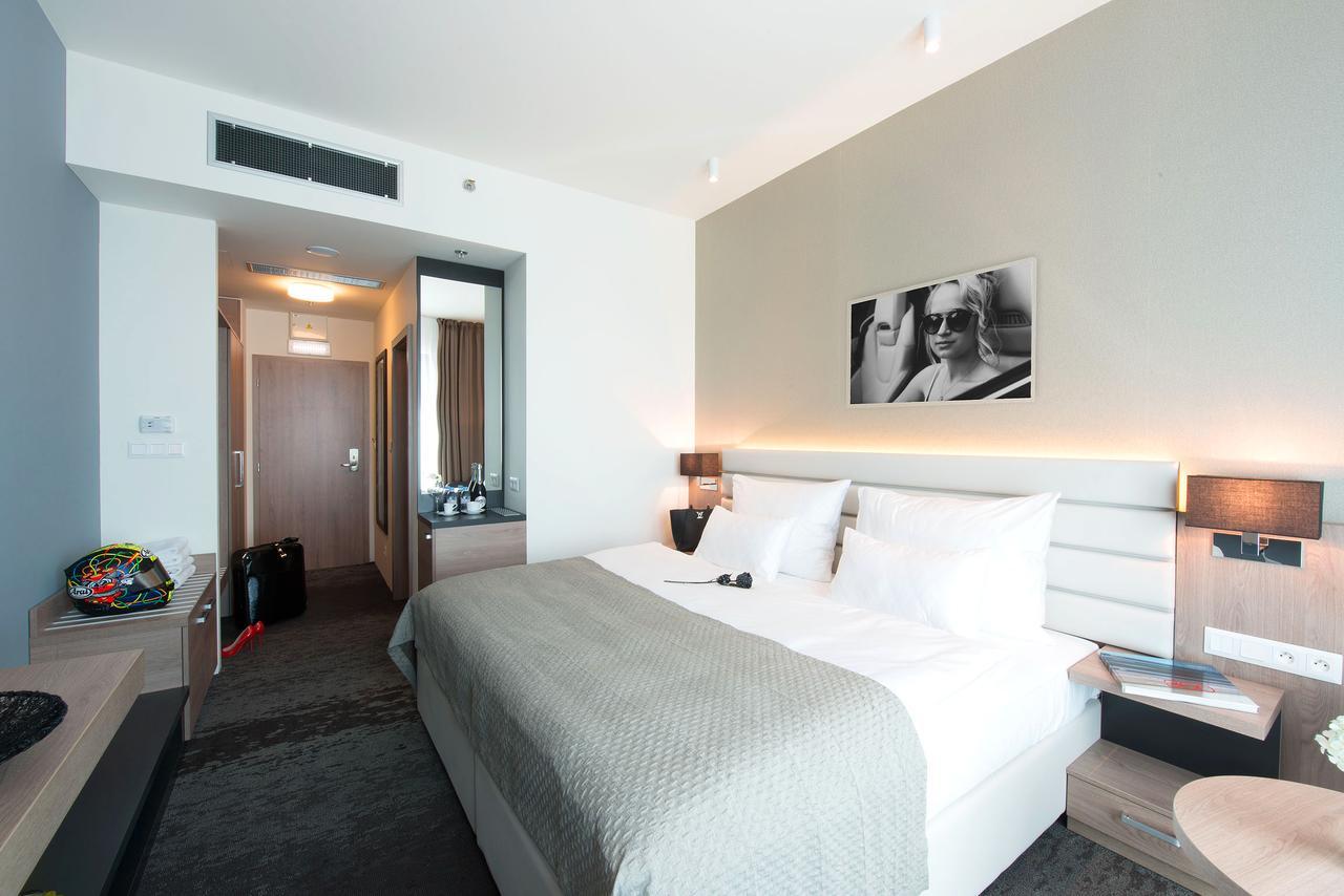 Standard Double or Twin Room,596351736:JPEG